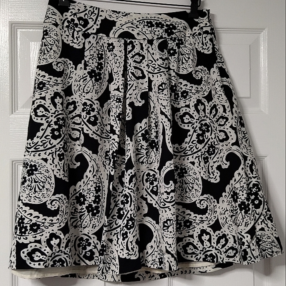 Merona Black and Off White Paisley Skirt Size 4‎